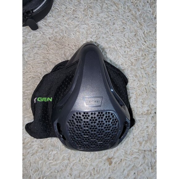 Next Gen Altitude Workout Mask PreOwned with Original Box and Case - Picture 2 of 5